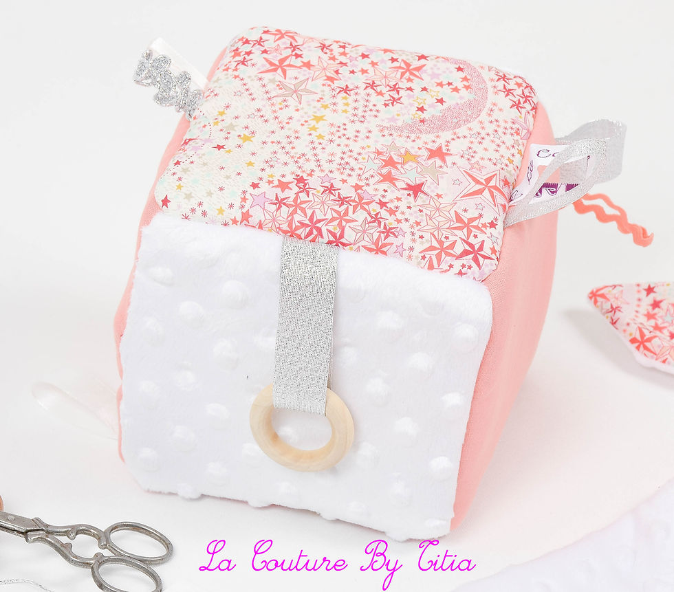 Miniature : Cube d'éveil inspiration Montessori, hochet et doudou Liberty Adelajda corail