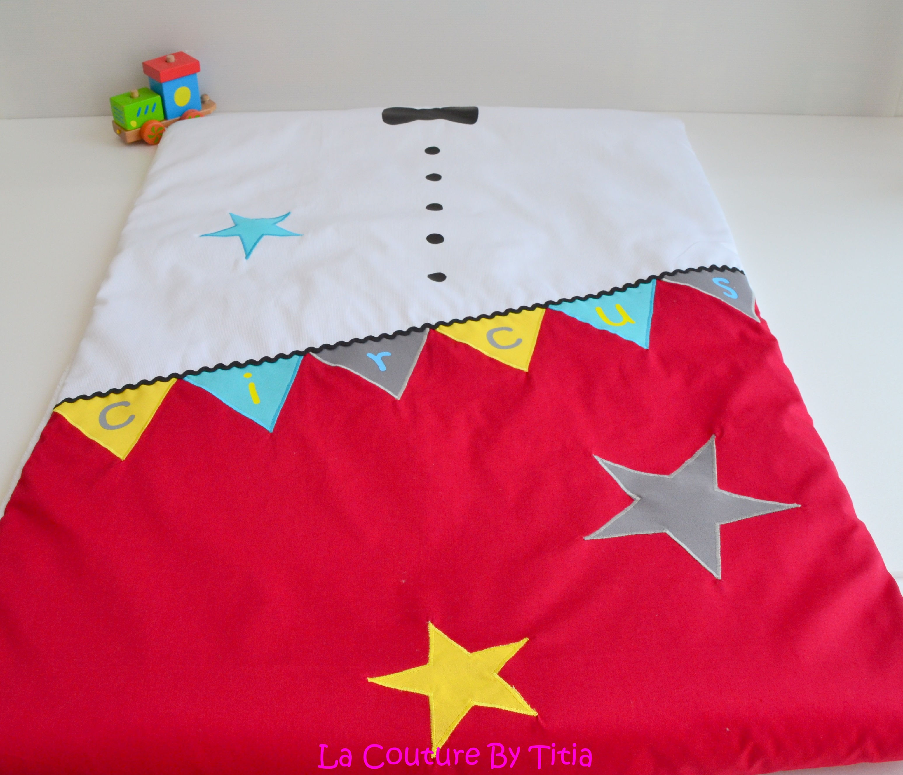 Couverture bébé personnalisable rouge et blanc Thème circus