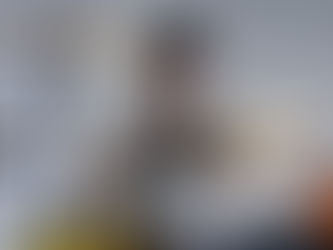 Travis Barker presta comovente homenagem aos amigos falecidos no 15º aniversário da queda de avião