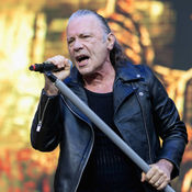 O vocalista Bruce Dickinson durante show do Iron Maiden em Londres, 2025 