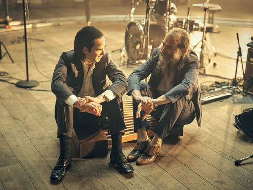 Confira a emocionante performance do novo filme ao vivo de Nick Cave e Warren Ellis