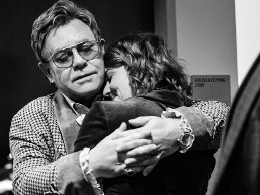 Elton John e Brandi Carlile lançam 'Never Too Late' para documentário do Disney+
