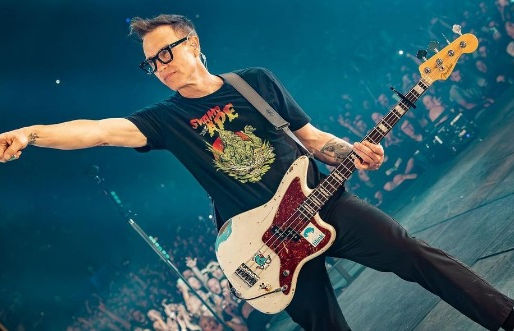 Mark Hoppus, baixista do Blink-182, lesiona joelho mas confirma presença no Lollapalooza Brasil