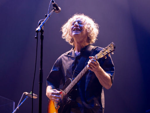 John Power, do Cast, se apresenta na Utilita Arena Cardiff em 3 de junho de 2024