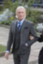 Paul Weller chegando para o funeral do ex-baixista do Stone Roses e do Primal Scream, Gary Mounfield, conhecido como Mani, na Catedral de Manchester, segunda-feira, 22 de dezembro de 2025. (Foto de Danny Lawson/PA Images via Getty Images)