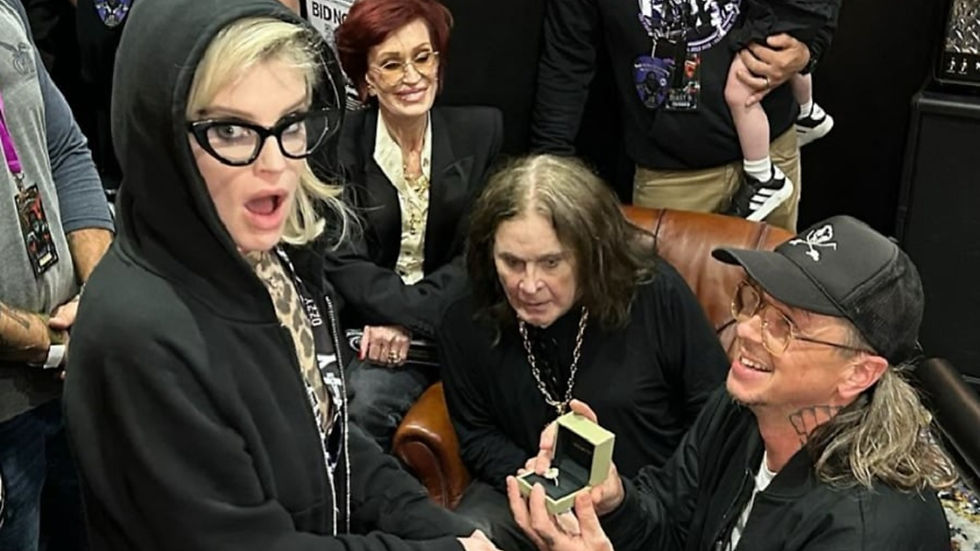 DJ Sid Wilson, do Slipknot, ajoelhou-se para pedir em casamento sua filha, Kelly Osbourne — bem na frente dele