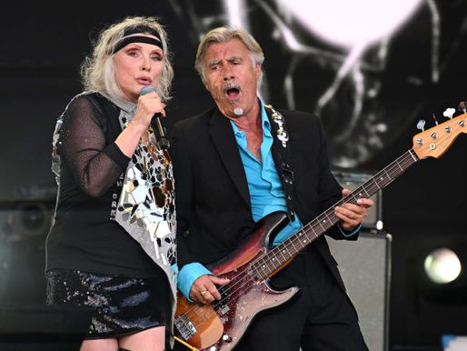 Glastonbury 2023: Blondie toca set repleto de hits e homenageia Donna Summer e Sex Pistols; Confira