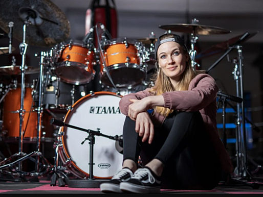 Conheça Anika Nilles, nova baterista do Rush