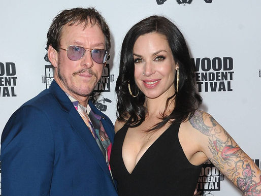 Scott Shriner e Jillian Lauren no Regal LA Live Stadium 14 em 15 de fevereiro de 2019 em Los Angeles, Califórnia.