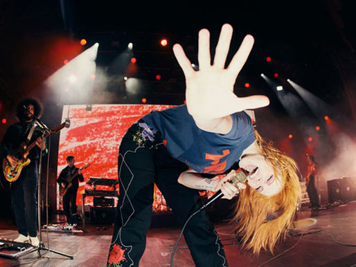 Paramore critica Donald Trump durante show no iHeartRadio Festival e faz apelo político