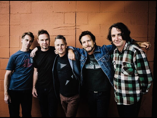 Novo álbum do Pearl Jam irá surpreender com o peso e a intensidade sonora, afirma Guitarrista