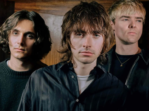 Gene Gallagher estreia com a Villanelle em clima grunge e libera o single “Hinge”