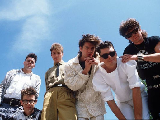 INXS se reúnem para projetos de lançamentos especiais: "Vamos lembrar o talentoso Michael Hutchence"