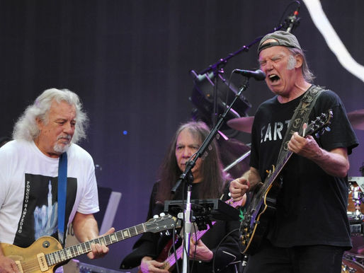 Neil Young e Crazy Horse anunciam primeira turnê em uma década e novo álbum "FU##IN' UP"
