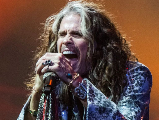 Steven Tyler, do Aerosmith, atualiza fãs sobre recuperação vocal após lesão