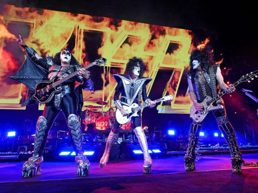 Confusão: KISS faz show em Viena com logotipo da bandeira australiana