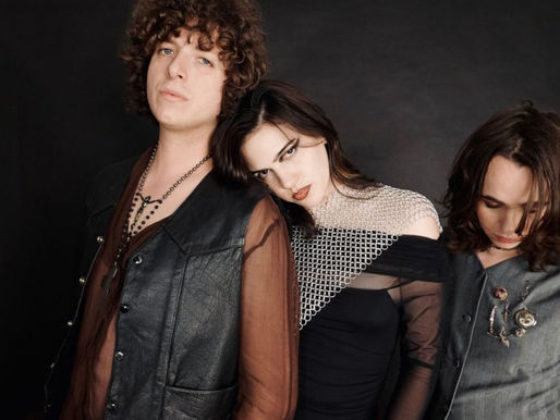 Sunflower Bean anuncia novo álbum Mortal Primetime e lança single "Champagne Taste"