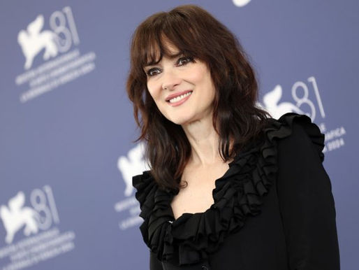 Winona Ryder critica desinteresse dos jovens por filmes longos: "A primeira coisa que perguntam é 'quanto tempo dura?'"