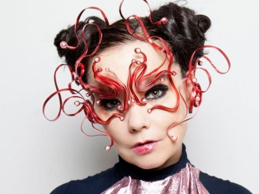 Björk lança novo clipe para a faixa 'Sorrowful Soil'; confira
