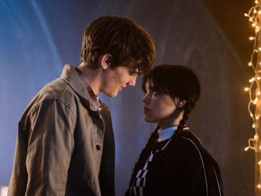 Jenna Ortega foi contra trama de triangulo amoroso em 'Wandinha': “nunca fui a favor disso”