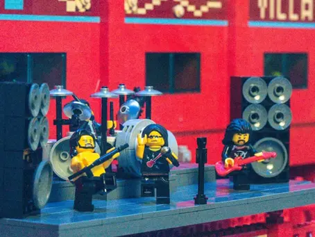 Black Sabbath vira escultura de LEGO