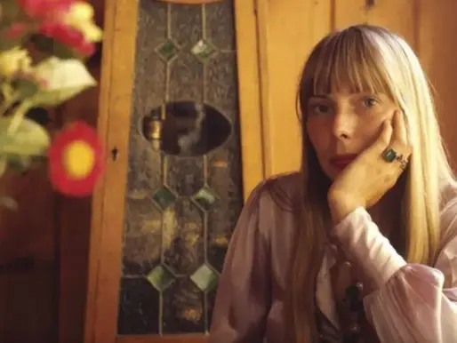 Joni Mitchell compartilha single inédito; ouça “Like Veils Said Lorraine”