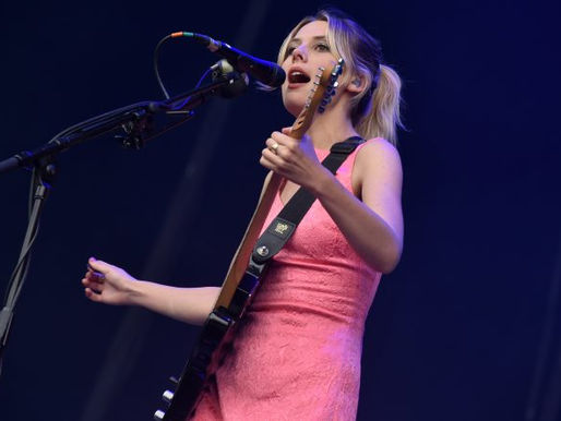 Wolf Alice tem voo cancelado em Los Angeles e pode perder o Glastonbury