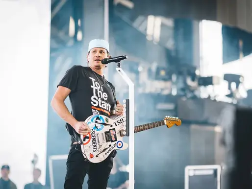 Tom DeLonge sugere ligação entre drones misteriosos e fenômenos OVNIs em Nova Jersey