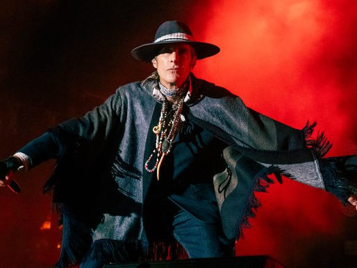 Esposa de Perry Farrell fala sobre briga com Dave Navarro no show do Jane's Addiction