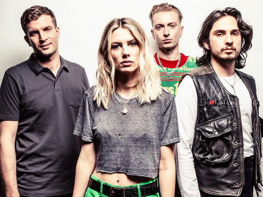 Wolf Alice encontra seu caminho ao sol com o exuberante 'Blue Weekend'