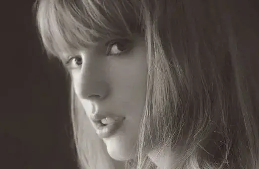Em The Tortured Poets Department, Taylor Swift segue a fórmula segura e mantém sua relevância no pop