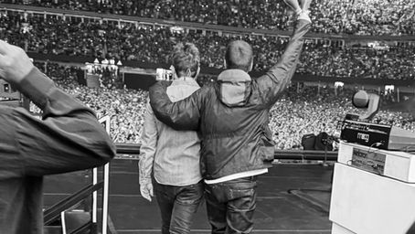 Oasis retornou no dia 4 de julho com um show no Principality Stadium de Cardiff,