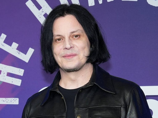 Jack White rouba a cena no 50º aniversário do Saturday Night Live com performance de Seven Nation Army