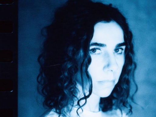 PJ Harvey anuncia novo álbum com single encantador, 'A Child's Question, August'