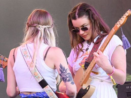 Wet Leg, próximo show da banda em Londres será transmitido ao vivo no TikTok