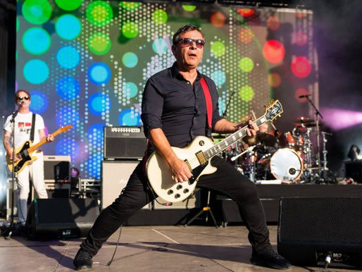 Manic Street Preachers insinuam novo material com postagem nas redes sociais