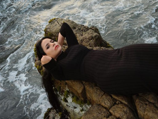 Sofia Kourtesis retorna com novo single vibrante, 'Madres'; ouça