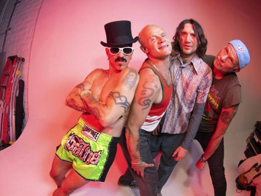 'Return of the Dream Canteen' captura o Red Hot Chili Peppers em nuances leves e soltas