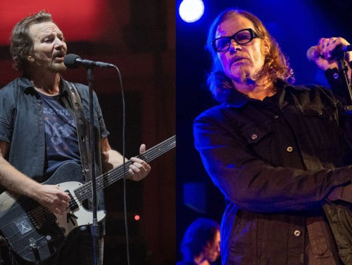 Eddie Vedder presta linda homenagem a Mark Lanegan em concerto em Seattle.