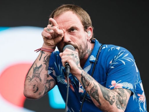 Joe Talbot, do Idles, dedica 'Mother' a "todas as mulheres" após queda de Roe v. Wade