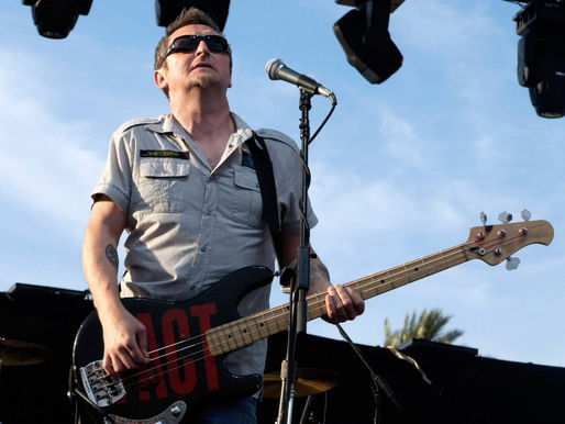 Dave Allen do Gang of Four no Festival Coachella em 1º de maio de 2005 em Indio, Califórnia.