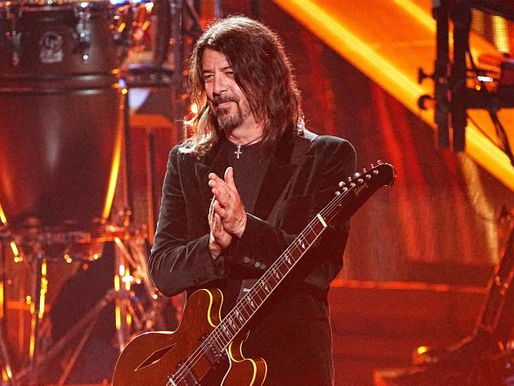 Foo Fighters lança novo single sereno 'Show Me How', com Violet Grohl