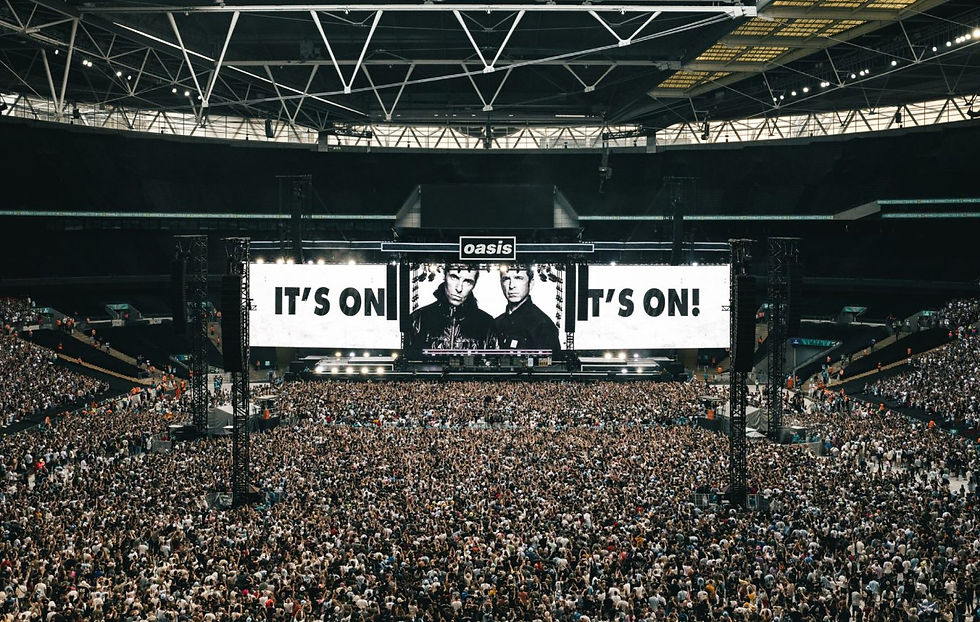 Oasis ao vivo no Estádio de Wembley, em Londres, em 25 de julho de 2025.