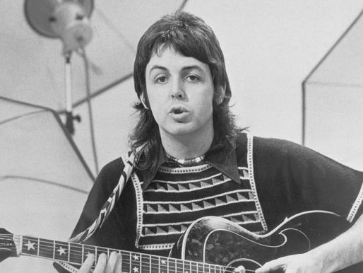 'Live And Let Die': Paul McCartney sempre teve a intenção de cantar o tema de James Bond; entenda