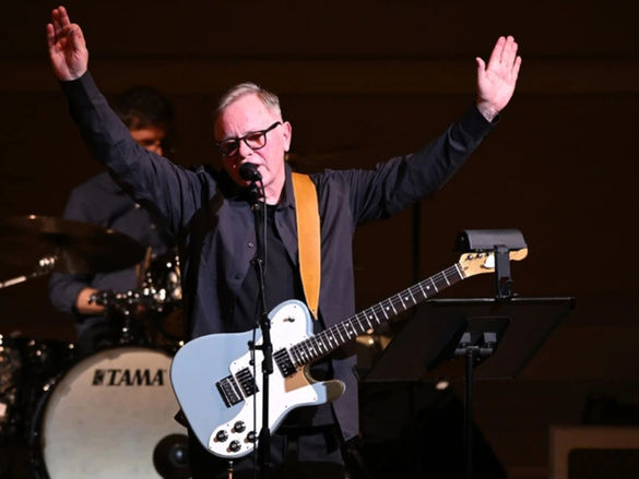 Bernard Sumner, do New Order