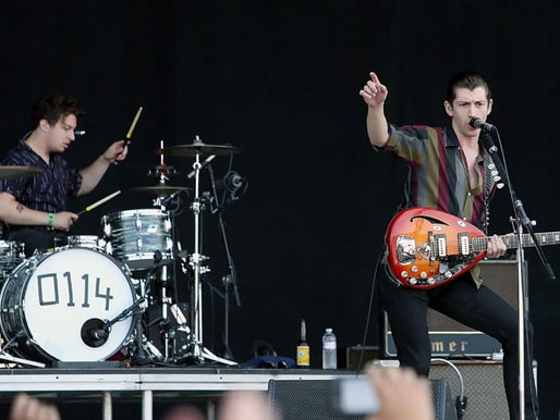 Arctic Monkeys estreia nova música ‘I Ain’t Quite Where I Think I Am’ no show em Zurique