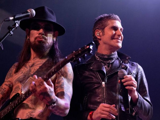 Perry Farrell pede desculpas a Dave Navarro após briga em show do Jane's Addiction; Turnê cancelada