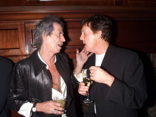 Keith Richards diz que gravar com Paul McCartney pareceu “como nos velhos tempos”