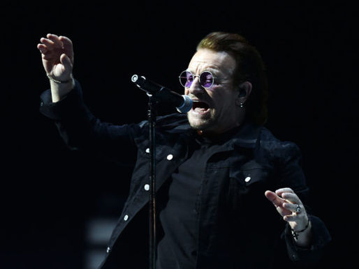 Bono apresenta versão intimista para faixa 'With Or Without You' do U2; assista