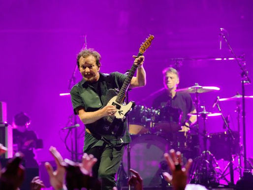 Pearl Jam: Eddie Vedder expulsa fã de show por briga: "Nenhuma violência é permitida”